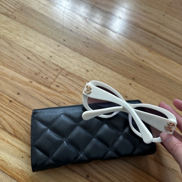 Chanel Sunglasses White Frame - Picture 5 of 6